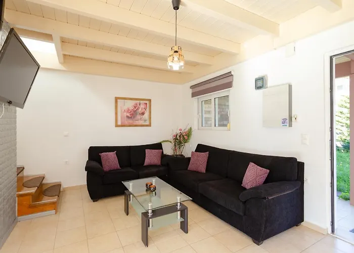 Vilă Renthub At Kolympia