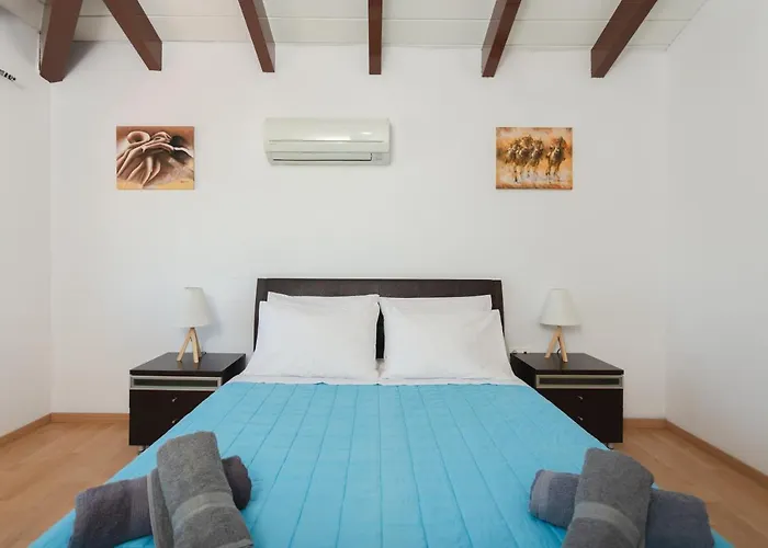 Vilă Renthub At Kolympia