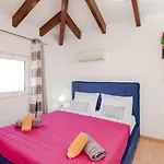 Vilă Renthub At Kolympia *