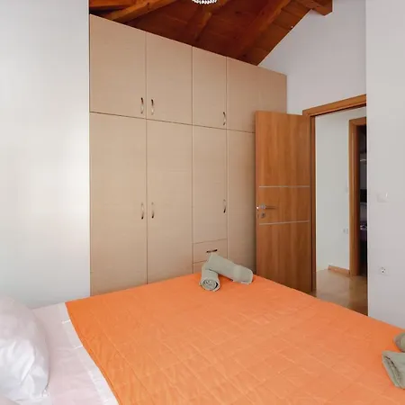 Renthub At Kolympia Villa